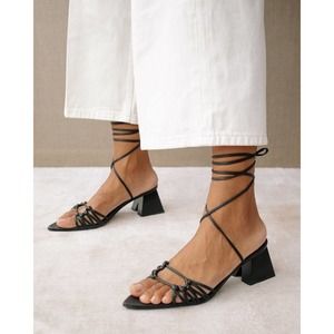 Alohas Mirage Sandal in Total Black